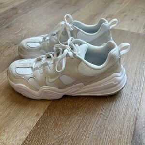 Women’s Nike Tech Hera in white/white-summit white, size 9.5